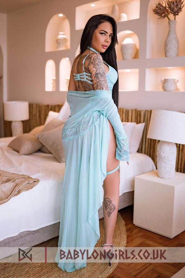 23 yrs Esalla very hot brunette, 36D