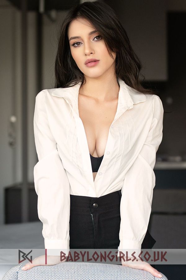 Babe Talassa brunette 5ft 3, 32C
