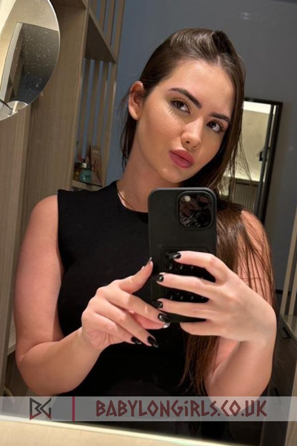 Juturna, 34D, relaxing brunette 23 yrs