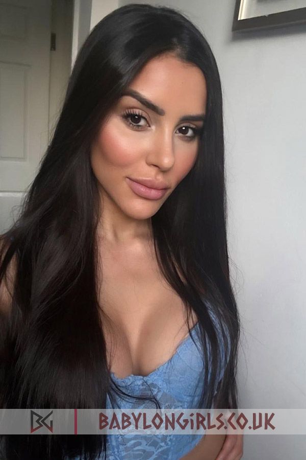 Super Hot Roslyn brunette 5ft 5, 34D
