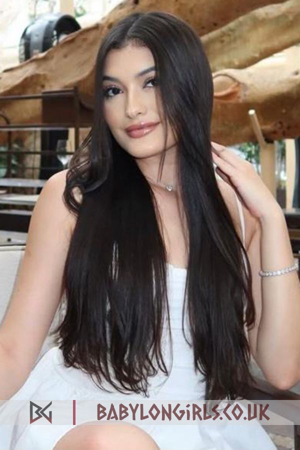 5ft 4, 34B, relaxing brunette Emesta 