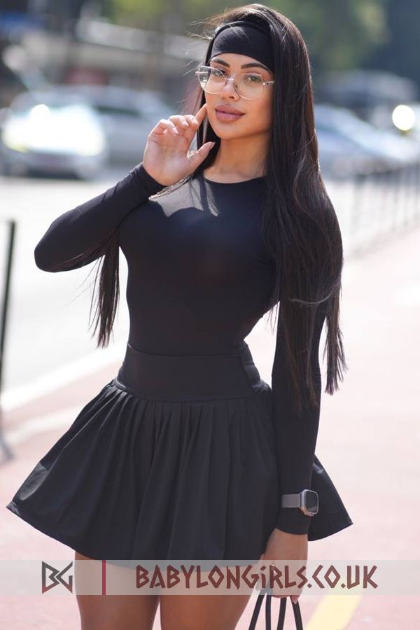 
Educated Chavela brunette 5ft 5, 34C