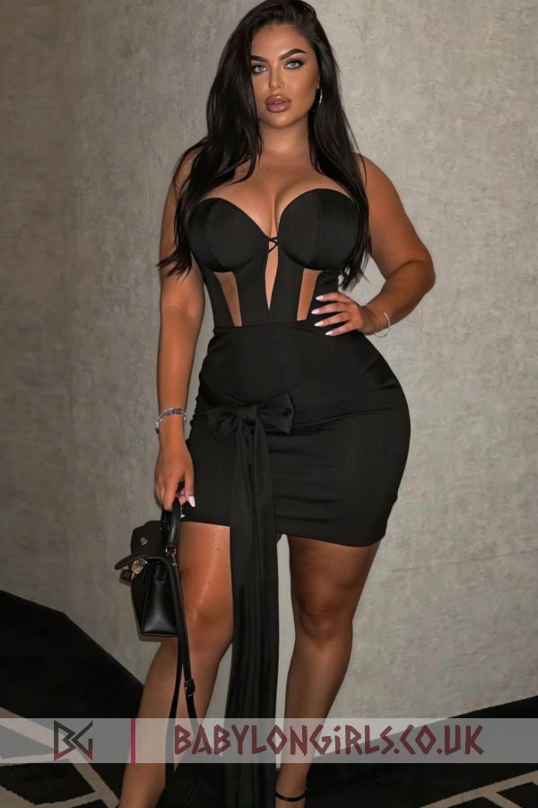 Aziza-Sexy-Brunette-Escort social brunette, 32C