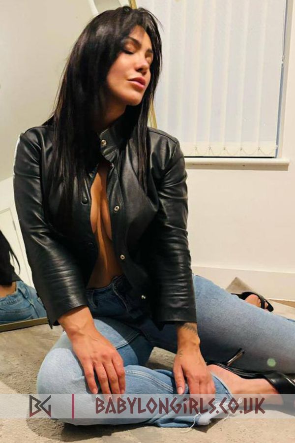 Sylgia fabulous brunette, 34C