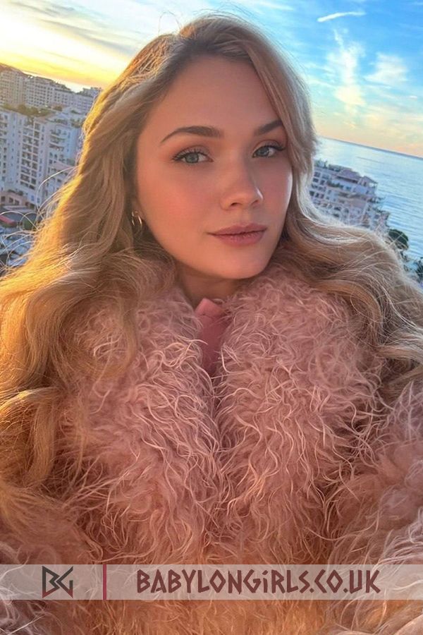 Nimriel intelligent blonde, 34C