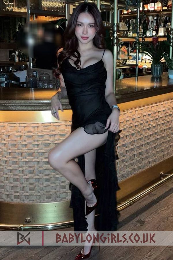 5ft 4, 34D, naughty brunette Rosie