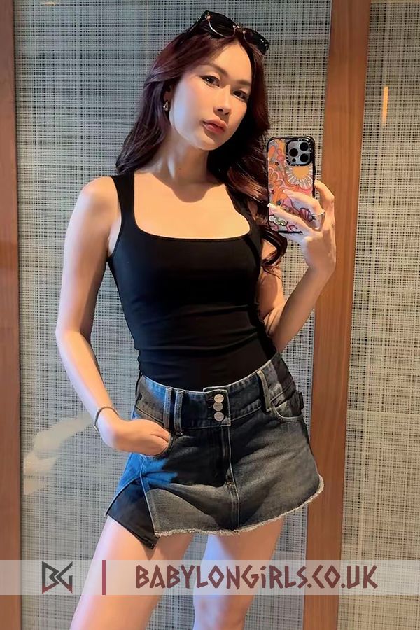 27 yrs Rosie titillating red hair, 34D