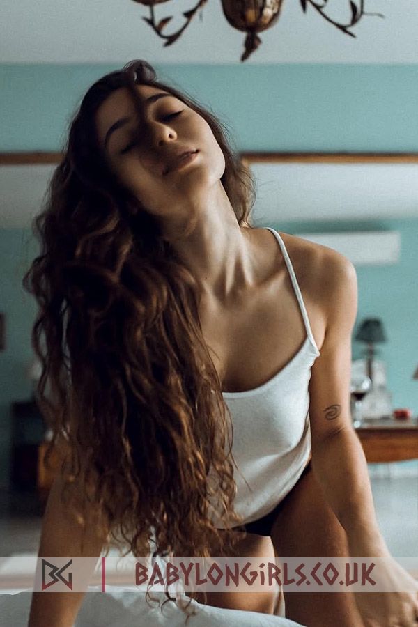 Olimpia, 34C, warm lady brunette 22 yrs