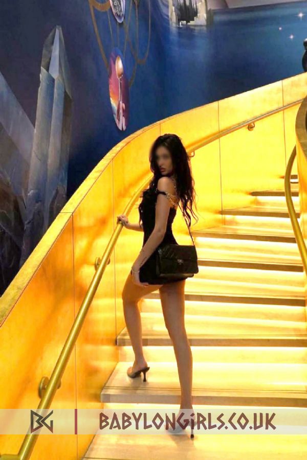 Melanie, 34A, fascinating brunette 22 yrs