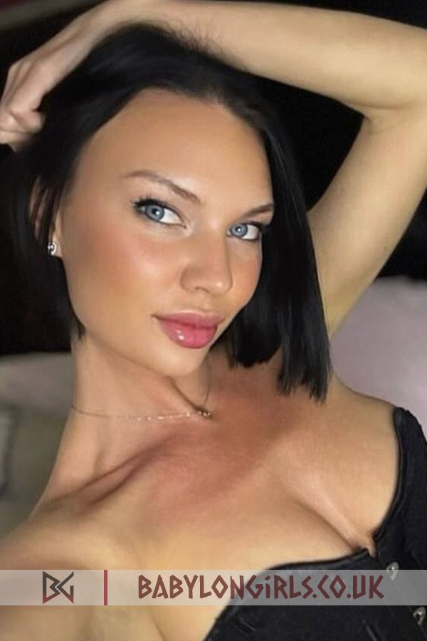 Segovia helpful brunette, 34B
