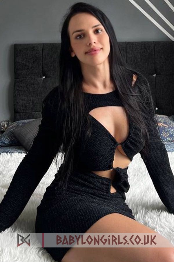 Warm lady Loniqa brunette 5ft 5, 34C