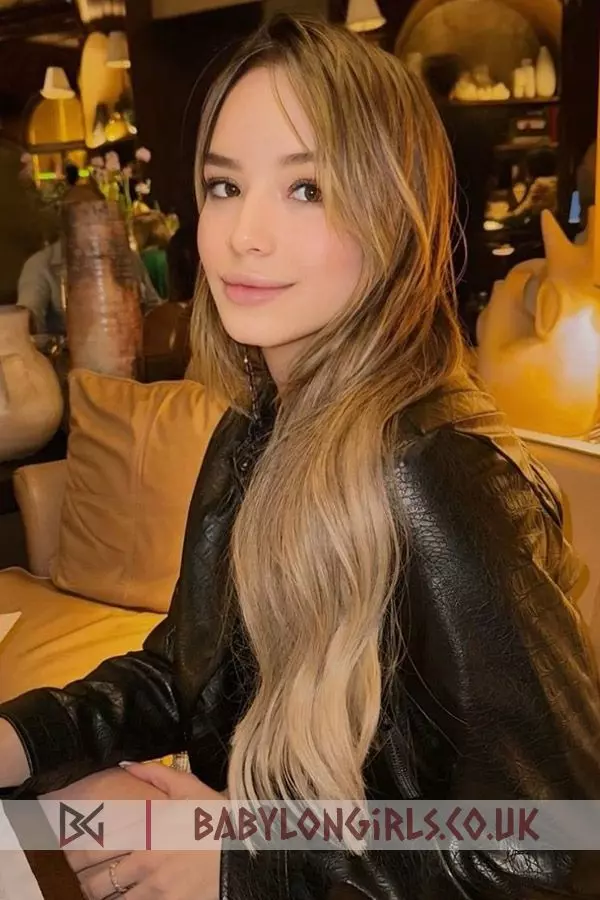 5ft 5, 34B, stimulating blonde Bermuda