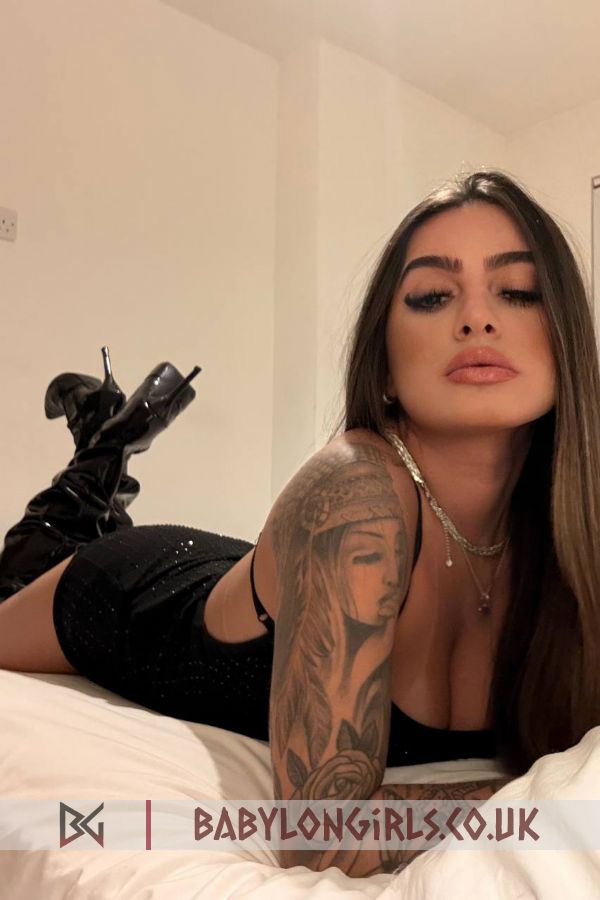 Virea, 34B, alluring blonde 29 yrs