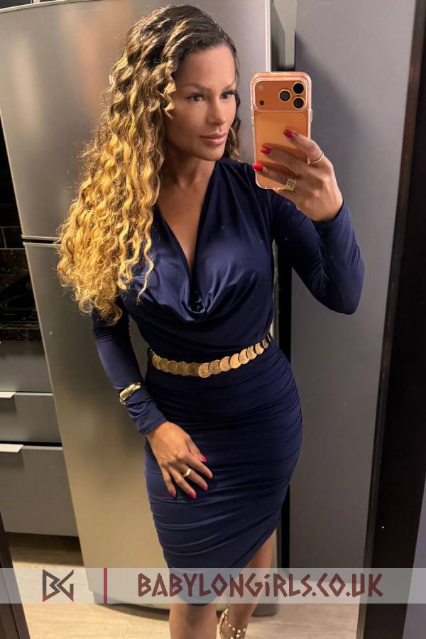 Lovable blonde Virea 