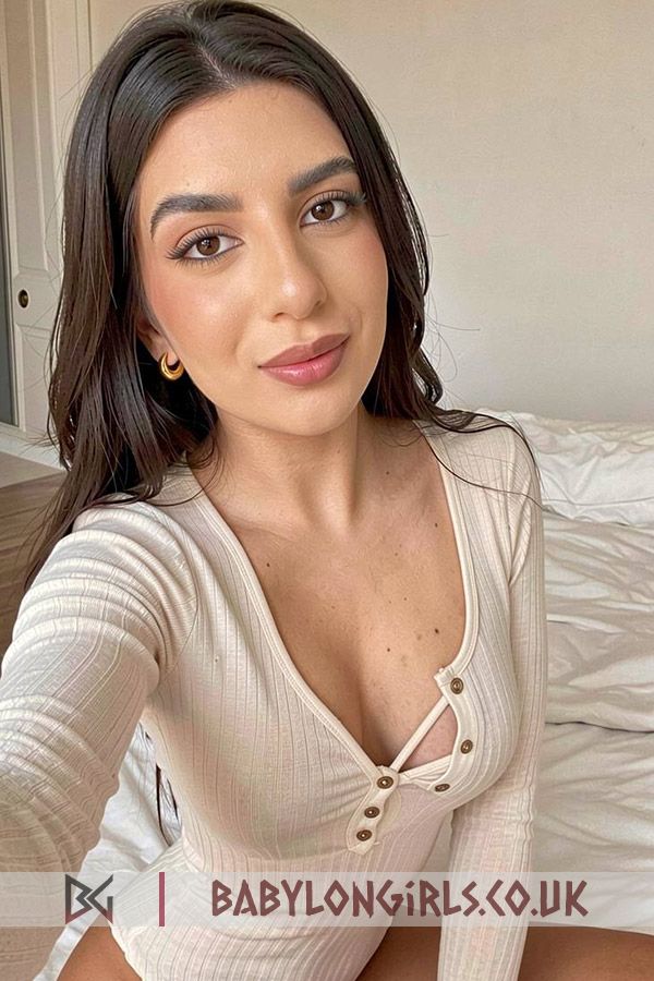 Zooma, 34B, helpful brunette 21 yrs