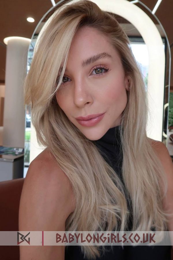 Charismatic blonde Crowna 