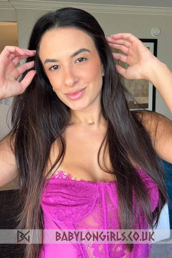 Bernarda helpful brunette, 34C