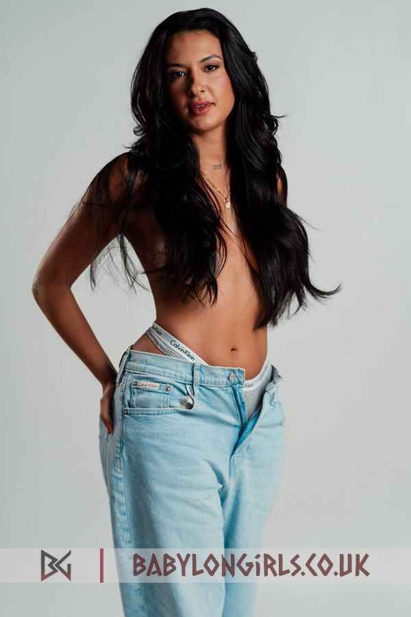 Bernarda electrifying brunette, 34C