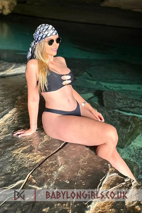 Lunar, 32D, tempting blonde 27 yrs