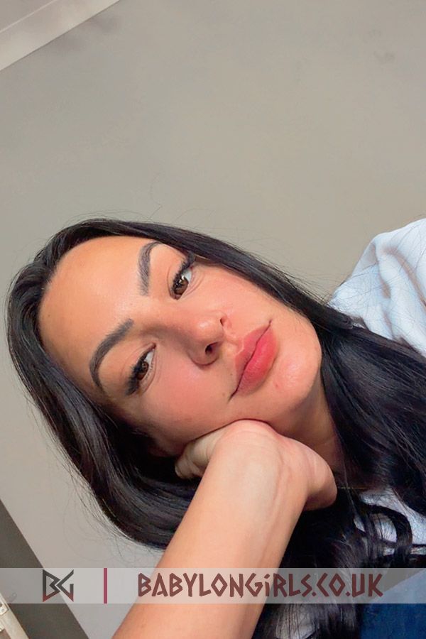 5ft 5, 34C, inspiring brunette Rafaela