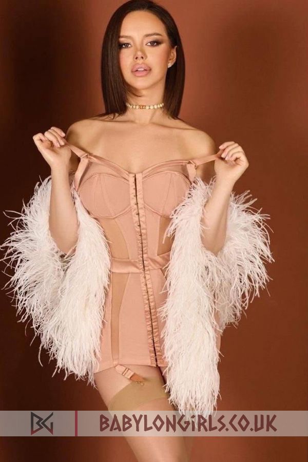 Evelen, 34DD, appealing brunette 26 yrs