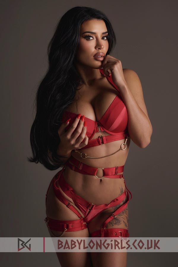 28 yrs Jenni optimistic brunette, 34D