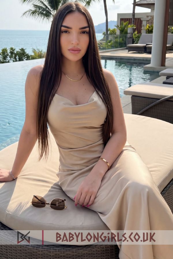 Eridana grateful brunette, 32B