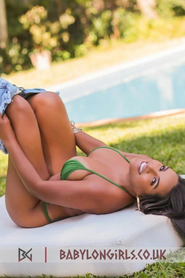 Sama friendly brunette, 34C