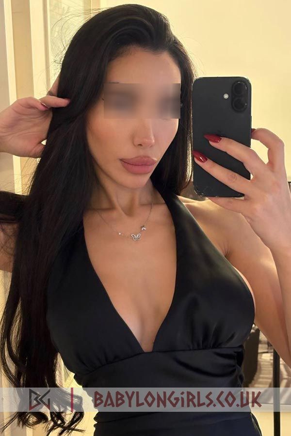 Romantic brunette Esmira 
