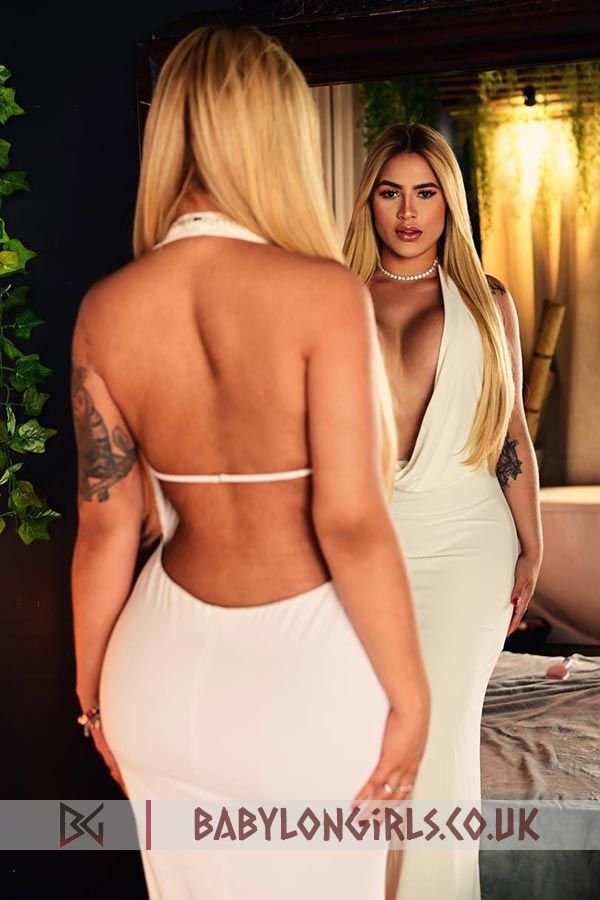 Marvelous Vanilla blonde 5ft 5, 34C