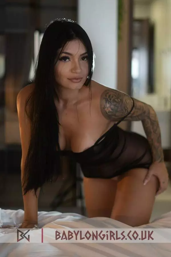 Remi, 34C, high class brunette 25 yrs