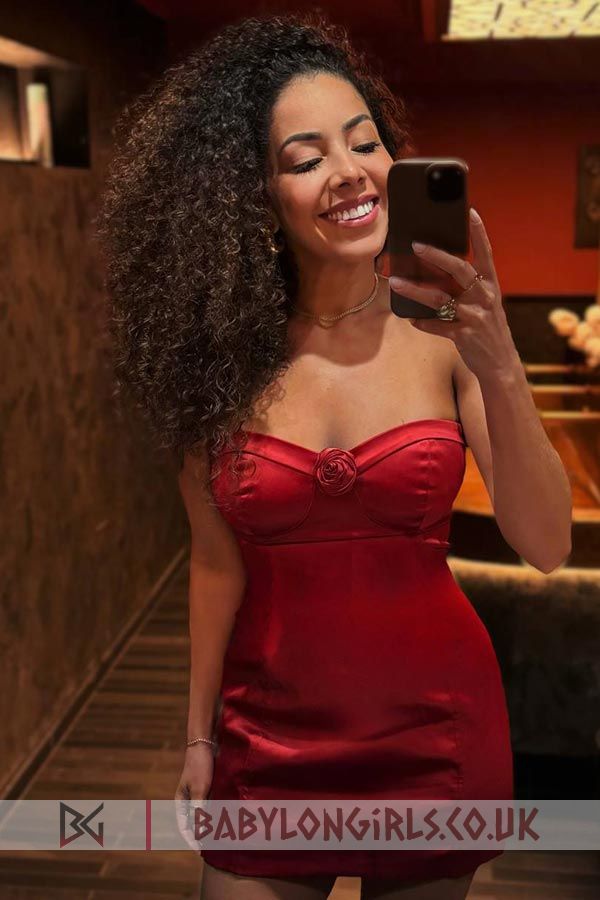 Discerning brunette Ether 