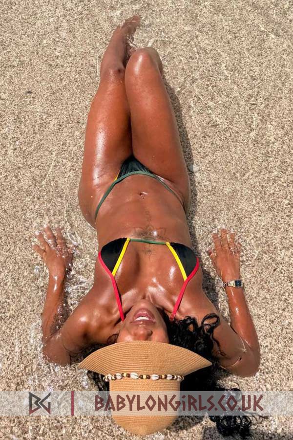 29 yrs Selyse adventurous brunette, 34C