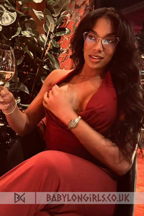 Selyse, 34C, provocative brunette 29 yrs