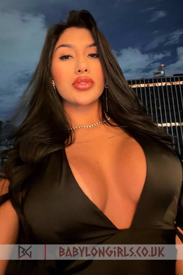 Tirena delightful brunette, 34C