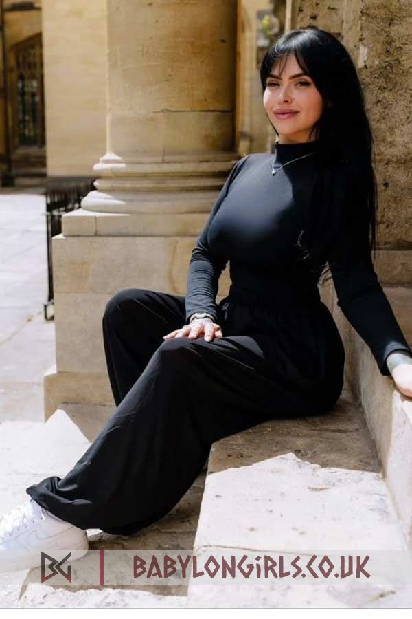 Sivora, 34C, 
educated brunette 23 yrs