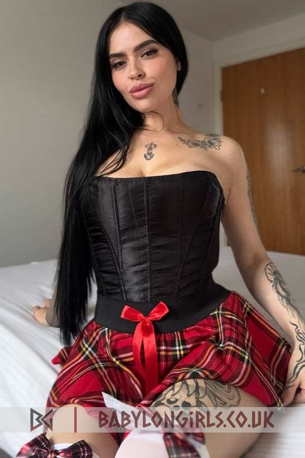 5ft 2, 34C, sunshine brunette Sivora