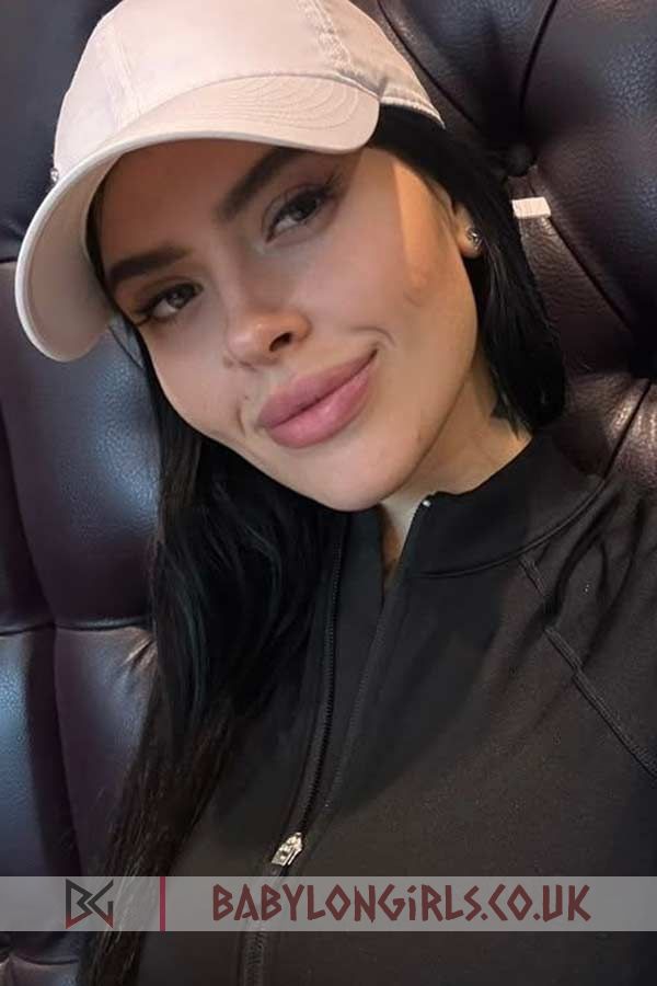 Sivora graceful brunette, 34C