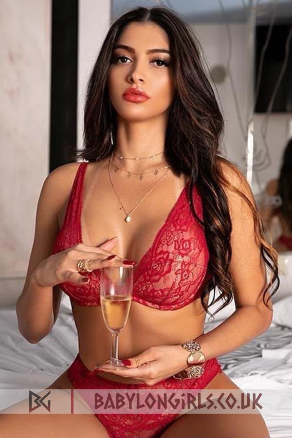 5ft 4, 34C, caring brunette Trinity