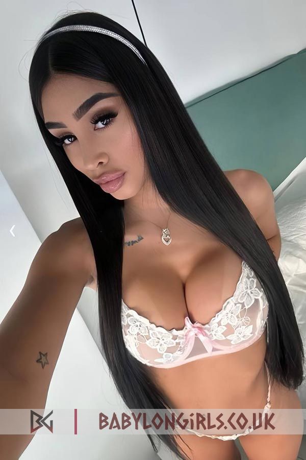 Prestigious brunette Marisola 