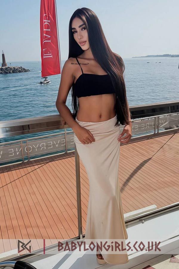 Marisola curvy brunette, 36C