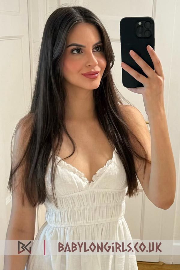 21 yrs Gerwyn pleasing brunette, 34B