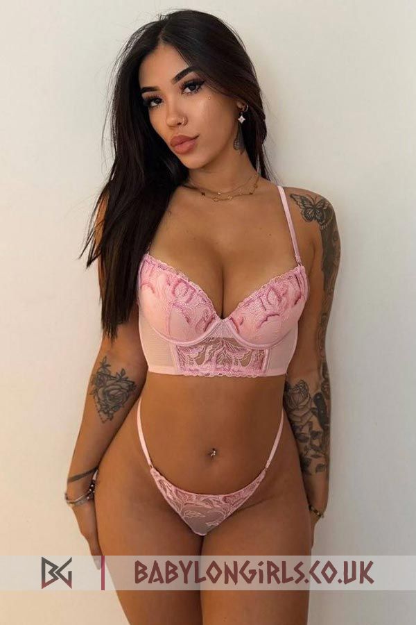 Karensa radiant brunette, 34C