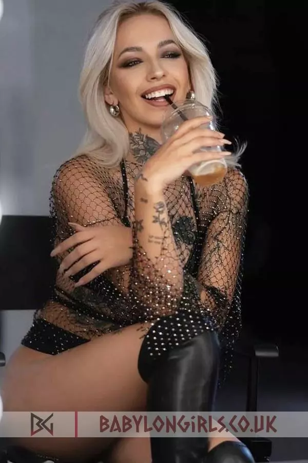 Mia, 34B, educated blonde 24 yrs