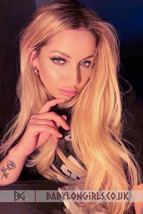 24 yrs Mia friendly blonde, 34B