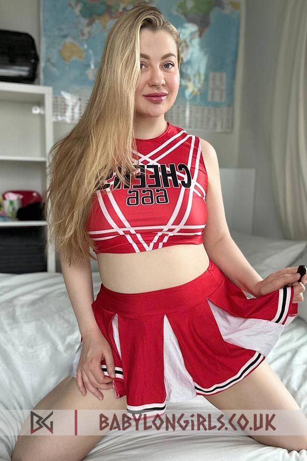 5ft 7, 34B, phenomenal blonde Suzie
