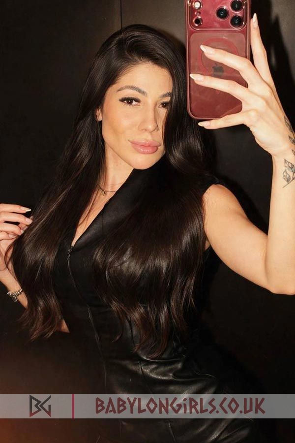 Perfecta, 34C, electrifying brunette 24 yrs