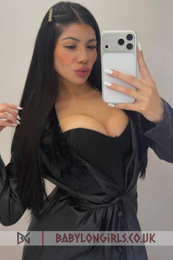 Caring Perfecta brunette 5ft 4, 34C