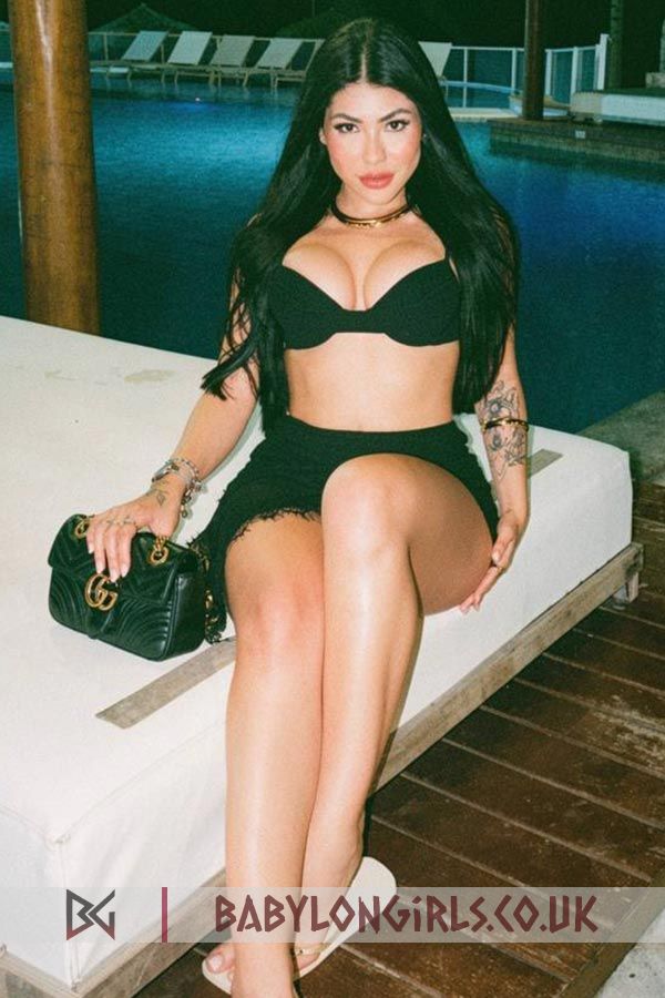 5ft 4, 34C, positive brunette Perfecta