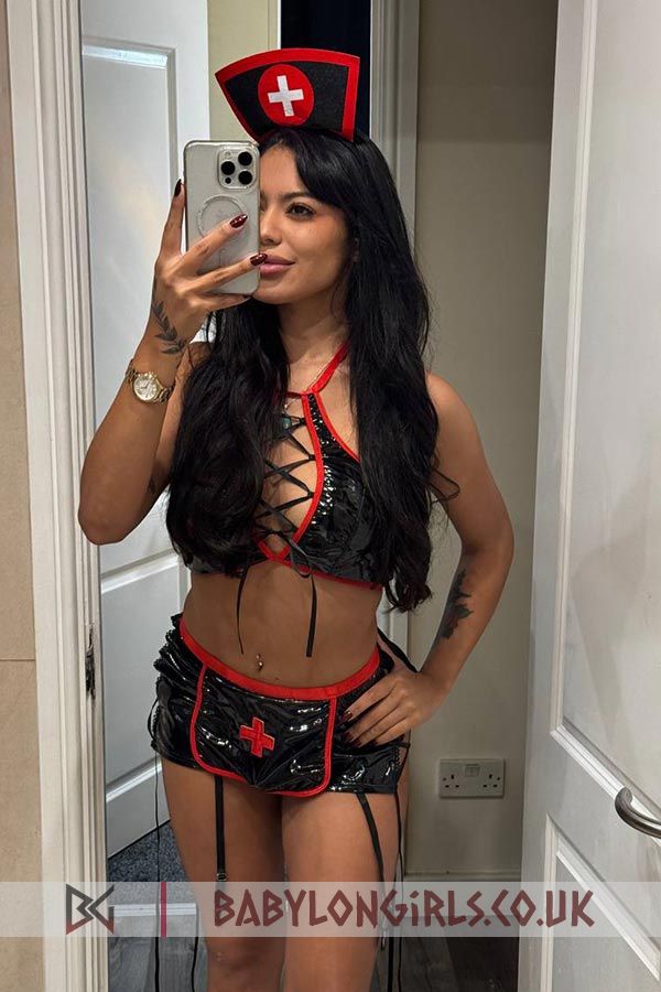 Jaida, 36B, peachy brunette 25 yrs